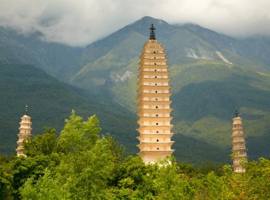kulüp, Dali üç pagodadan