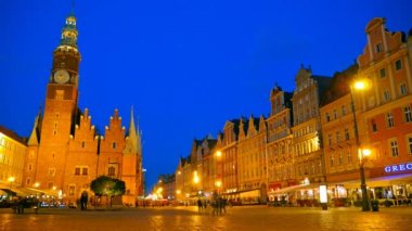 Wroclaw, Polonya. Pazar Meydanı gece. zaman atlamalı