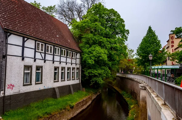 Aa eller Westfalische Aa eller Westfalian Aa en flod i Herford stad i Nordrhein-Westfalen, Tyskland — Stockfoto