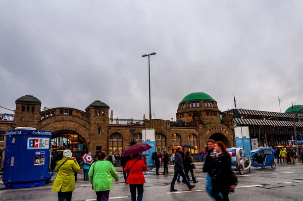 Hamburg Tyskland Maj 2104 Pauli Landungsbruecken Hamnen Hamburg Turister Besöker — Stockfoto