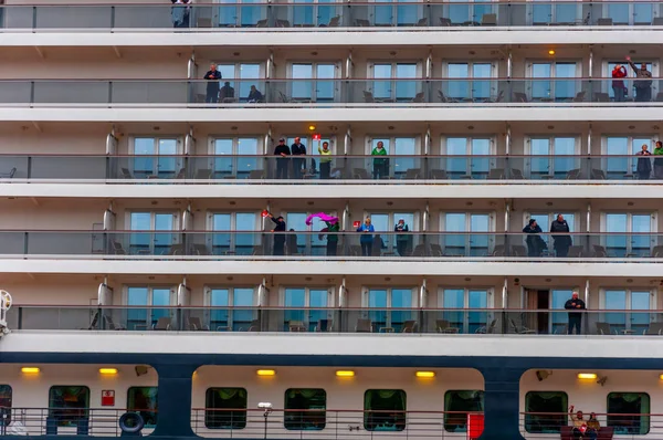 Гамбург Германия Мая 2014 Год Люди Машут Прощание Круизного Лайнера — стоковое фото