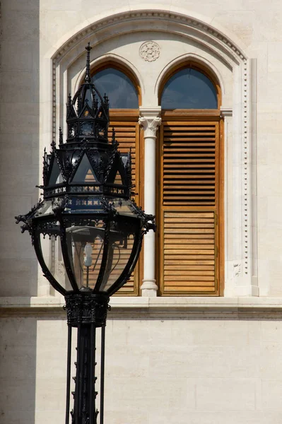 Pouliční Lampa Oknem Parlament Budapešť Maďarsko Kvalitní Fotografie — Stock fotografie