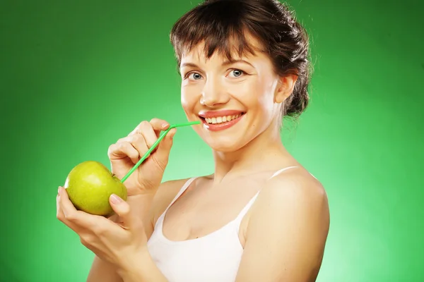 Vrouw met groene appel — Stockfoto