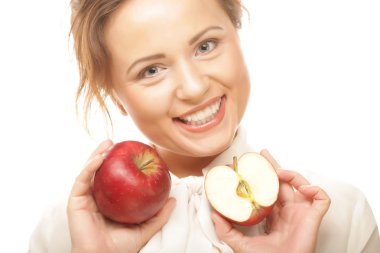 elinde kırmızı bir elma ile genç kız