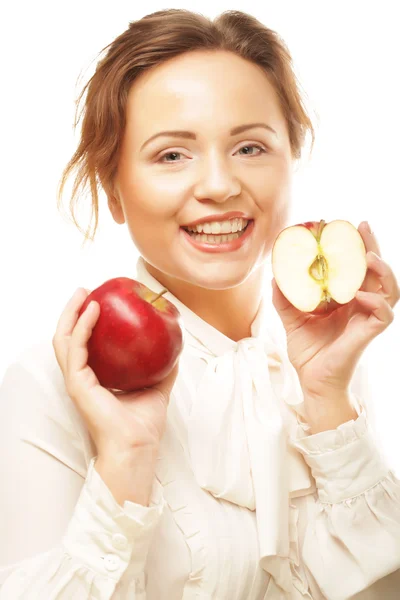 手で赤いりんごを持つ若い女の子 — ストック写真