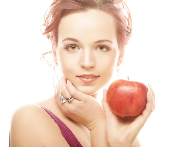 Chica joven con una manzana roja en la mano — Foto de Stock