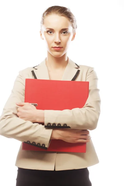 Mujer de negocios sonriente con carpeta roja — Foto de Stock