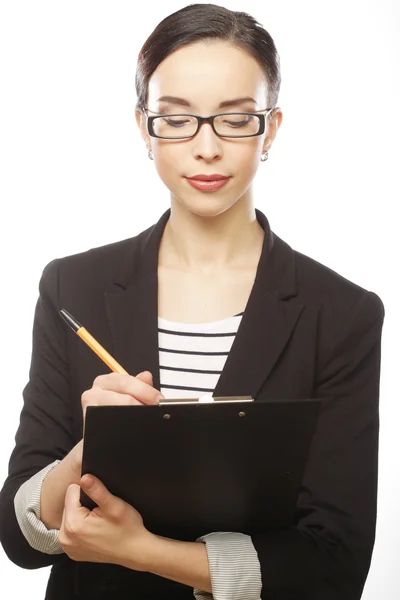 Frau mit Brille hält Klemmbrett — Stockfoto