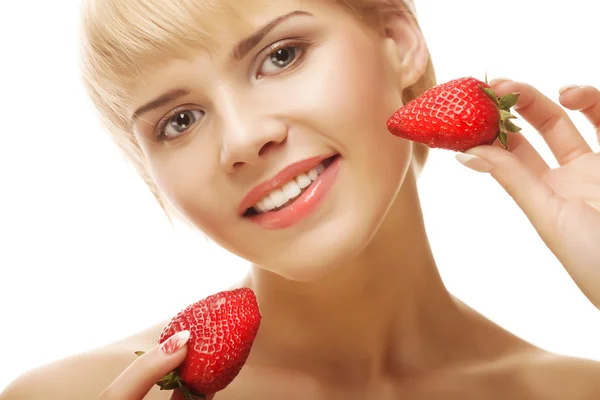 Vrouw met aardbei op de witte achtergrond — Stockfoto