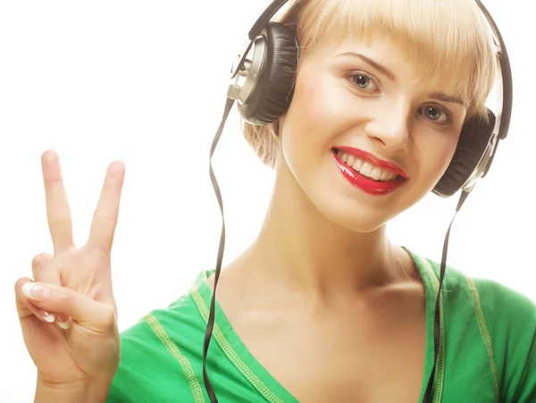 Hermosa mujer escuchar la música —  Fotos de Stock