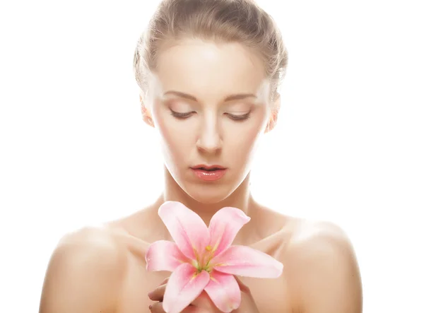 Beauty face of the young woman with pink lily — Stock Photo, Image