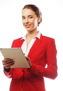 İş kadını mobil tablet bilgisayar kullanıyor