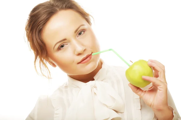 Молода щаслива усміхнена жінка з яблуком — стокове фото