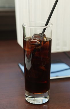 masada buz küpleri ile Cola cam