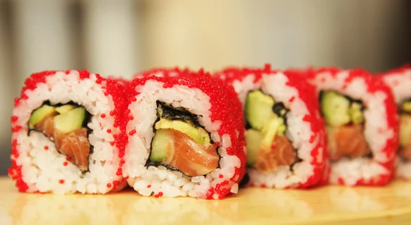 Geleneksel Japon yemekleri rulo suşi — Stok fotoğraf