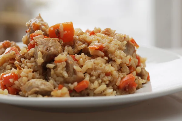 Delicioso pilaf com carne — Fotografia de Stock