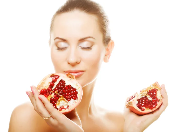 Woman showing pomegranate smiling. — Stock Photo, Image