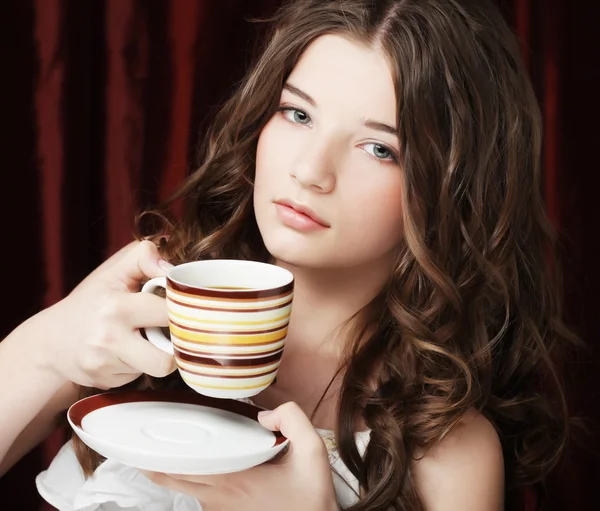 Donna che beve caffè — Foto Stock