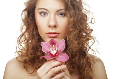 güzel bir kadın ile pembe orkide