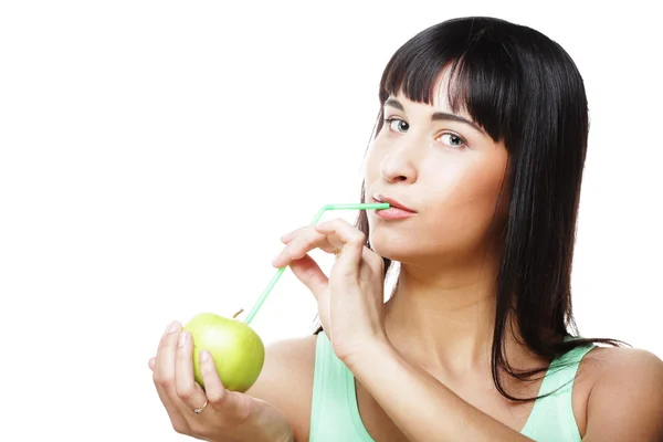 Mujer con cóctel de manzana y paja —  Fotos de Stock