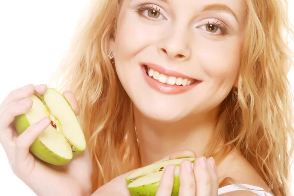 Belle femme avec une pomme — Photo