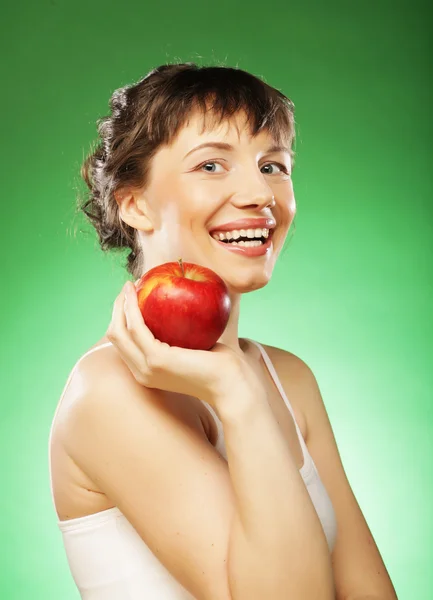 Donna sana con mela rossa fresca — Foto Stock