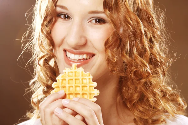 Frau mit Kuchen — Stockfoto