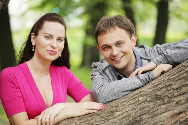 Pareja joven — Foto de Stock