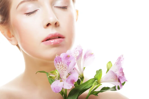 Mulher com flores rosa — Fotografia de Stock