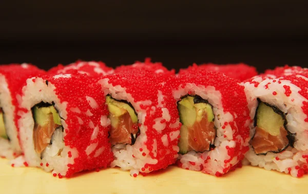 Geleneksel Japon yemekleri rulo suşi — Stok fotoğraf