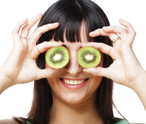 Woman holding kiwi fruit for her eyes. — Stock Photo, Image