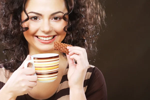 Mujer con café y galletas — Foto de Stock