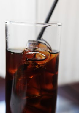 masada buz küpleri ile Cola cam