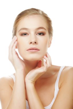 temiz bir cilt güzel genç kız portresi