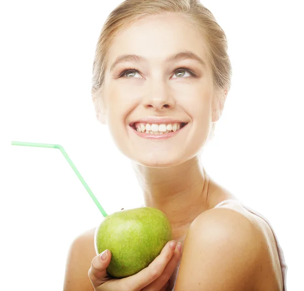 Feliz mujer sonriente con manzana y cóctel de pajitas — Foto de Stock