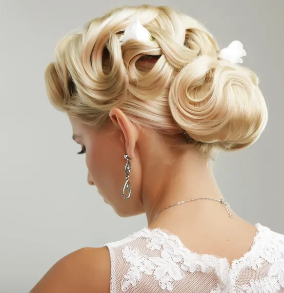 Penteado de casamento de beleza. Noiva. — Fotografia de Stock