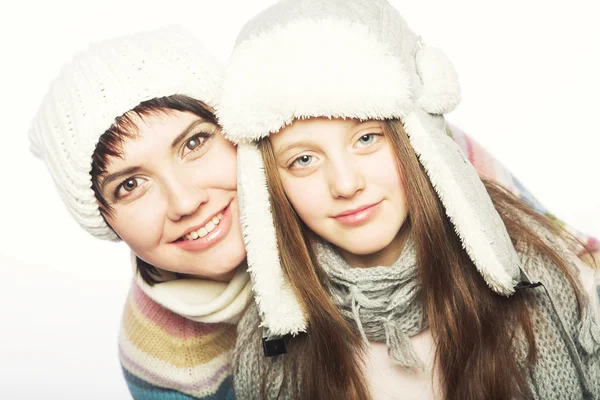 Krásná matka dcera zimní portrét — Stock fotografie