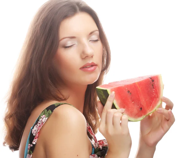 Vrouw met watermeloen klaar om te nemen van een hap — Stockfoto