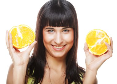 kadın ona ellerine portakal ile