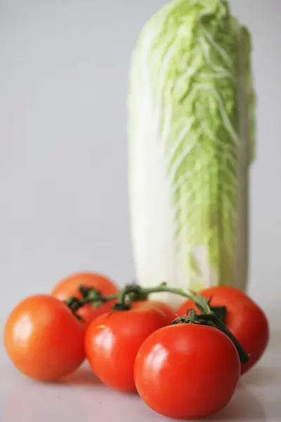 Repollo chino con tomate — Foto de Stock