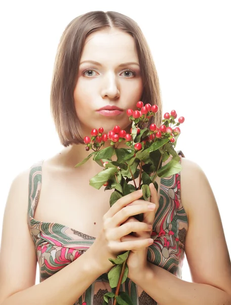 Donna che tiene fiori di Hypericum — Foto Stock