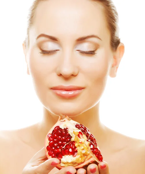 Woman showing pomegranate smiling. — Stock Photo, Image