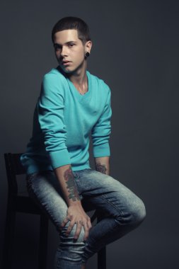 dövmeli erkek manken