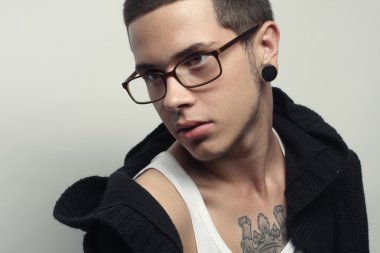 dövmeli erkek manken