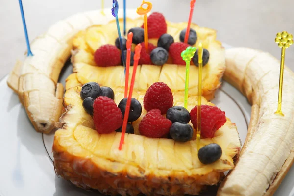 Pineapple banana blueberry raspberry - breakfast — Stock Photo, Image