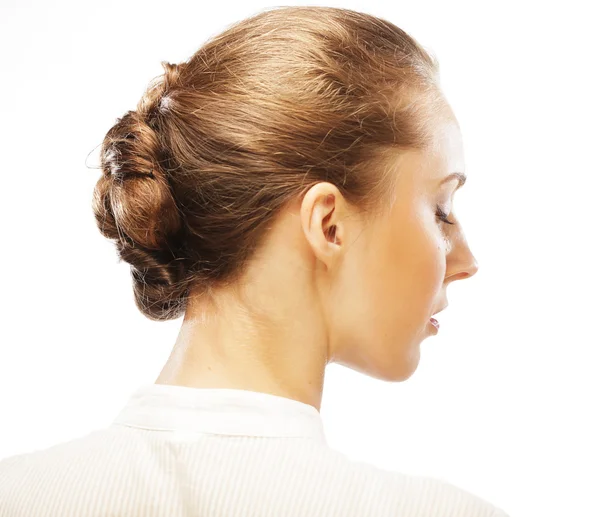 Kobieca twarz w profilu z makijażem i fryzurą — Zdjęcie stockowe