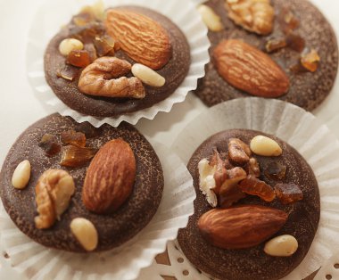 Çikolatalı tatlı pralinaların varyasyonları...