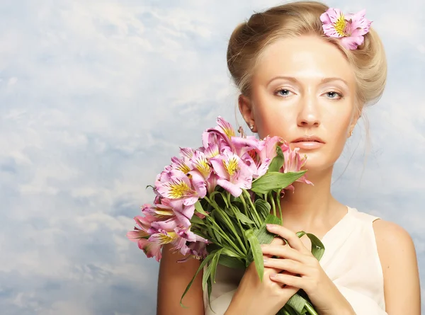 Woman with pink flowers — Stock Photo, Image