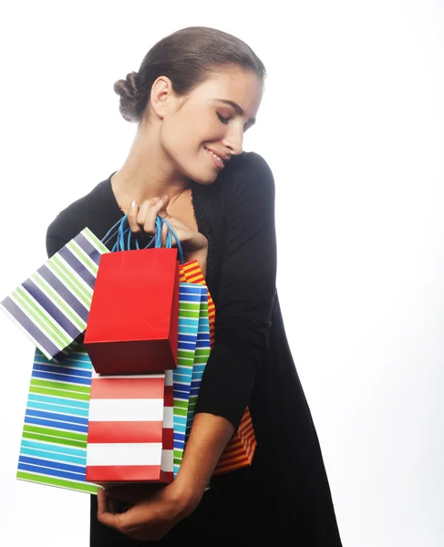 Mujer joven llevando bolsas de compras — Foto de Stock