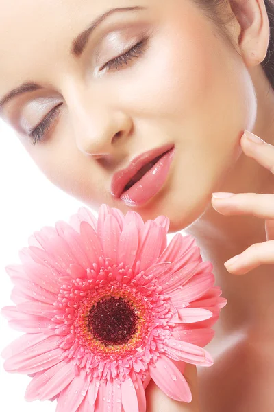 Mulher bonita com gerber rosa — Fotografia de Stock